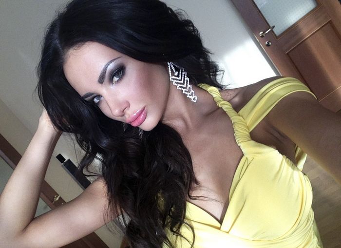 Ночные бабочки Красноярска: Как организовать интим-досуг через WhatsApp